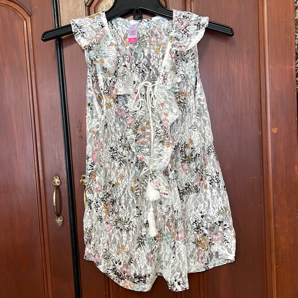No Boundaries NWT White Blossom Ruffled Sheer Top Size Large Juniors